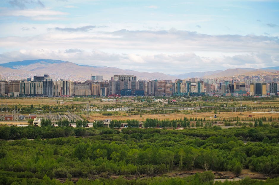 Ulán Bator skyline y yurtas Mongolia — eSIM y conexión 4G Mobicom