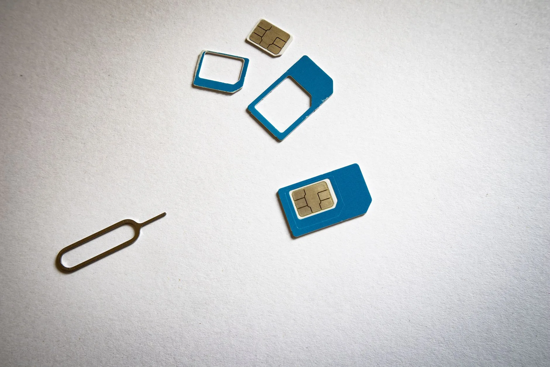 eSIM vs SIM local en España: qué conviene a los colombianos?