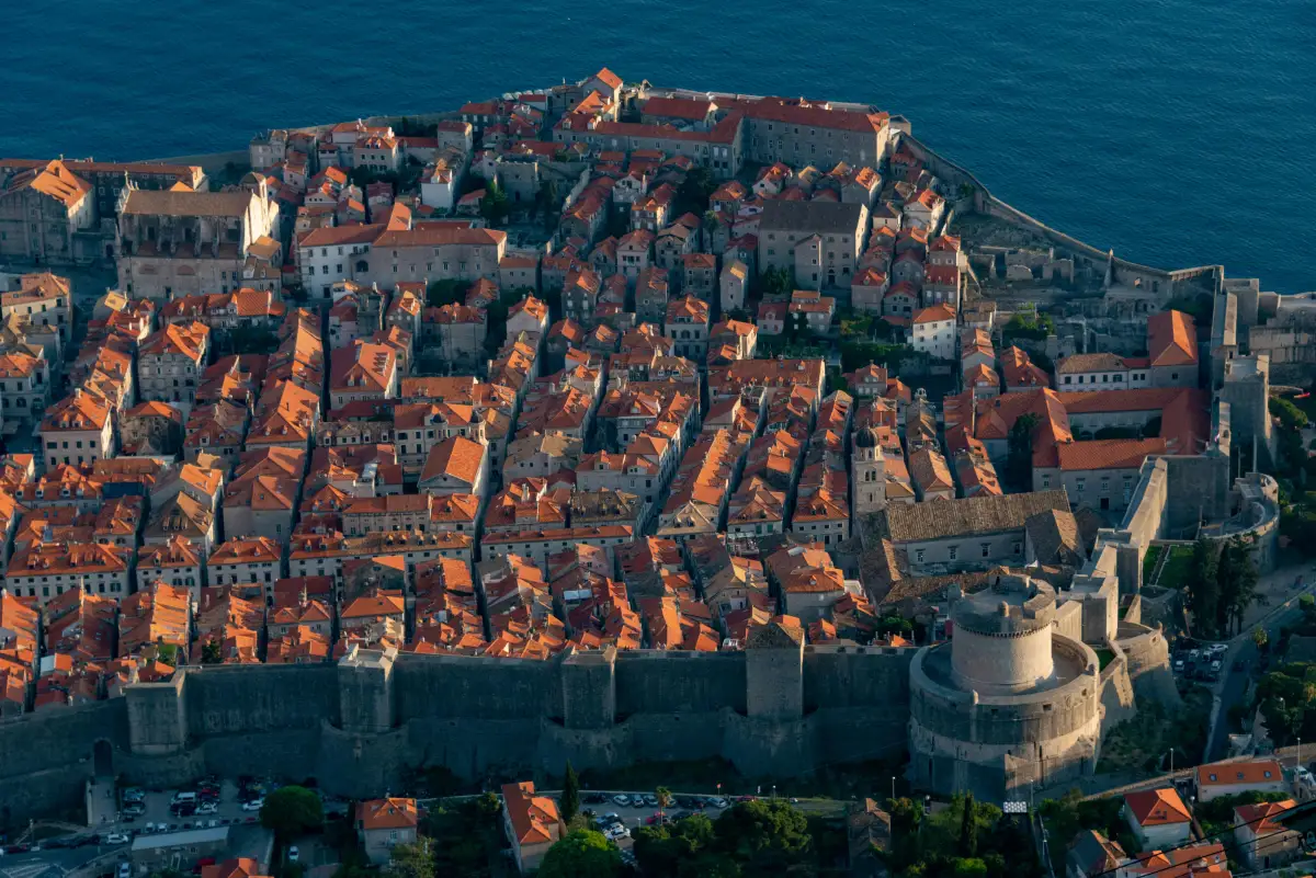 Murallas de Dubrovnik al atardecer — eSIM Croacia 2026